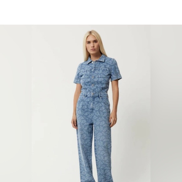 AFENDS Zuri New Denim Jumpsuit In Vintage Floral Pront
$127 $159 Size: L | - Picture 5 of 9